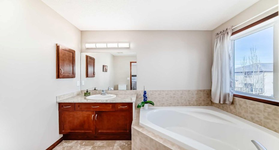 148 Hawkmere Way, Chestermere, Alberta T1X 0C8, 4 Bedrooms Bedrooms, ,4 BathroomsBathrooms,Residential,For Sale,Hawkmere,A2294598