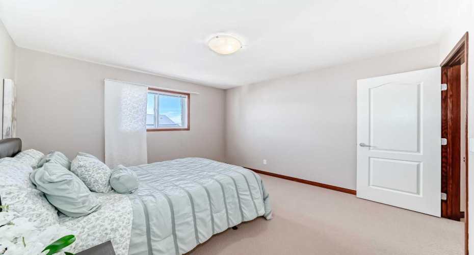 148 Hawkmere Way, Chestermere, Alberta T1X 0C8, 4 Bedrooms Bedrooms, ,4 BathroomsBathrooms,Residential,For Sale,Hawkmere,A2294598