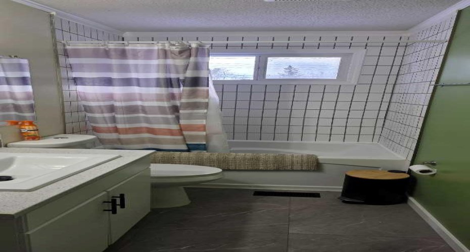 525 4 Avenue, Fox Creek, Alberta T0H 1P0, 5 Bedrooms Bedrooms, ,2 BathroomsBathrooms,Residential,For Sale,4,A2294653