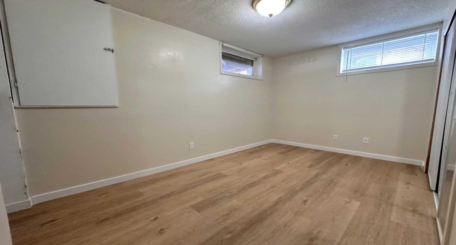 525 4 Avenue, Fox Creek, Alberta T0H 1P0, 5 Bedrooms Bedrooms, ,2 BathroomsBathrooms,Residential,For Sale,4,A2294653