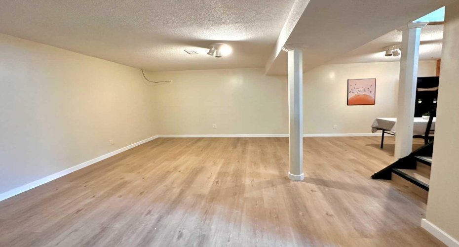 525 4 Avenue, Fox Creek, Alberta T0H 1P0, 5 Bedrooms Bedrooms, ,2 BathroomsBathrooms,Residential,For Sale,4,A2294653