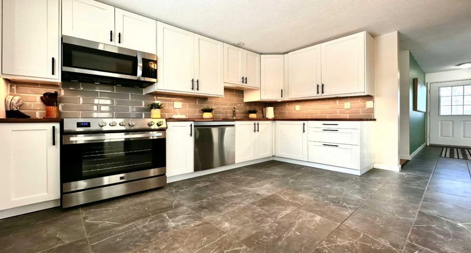 525 4 Avenue, Fox Creek, Alberta T0H 1P0, 5 Bedrooms Bedrooms, ,2 BathroomsBathrooms,Residential,For Sale,4,A2294653