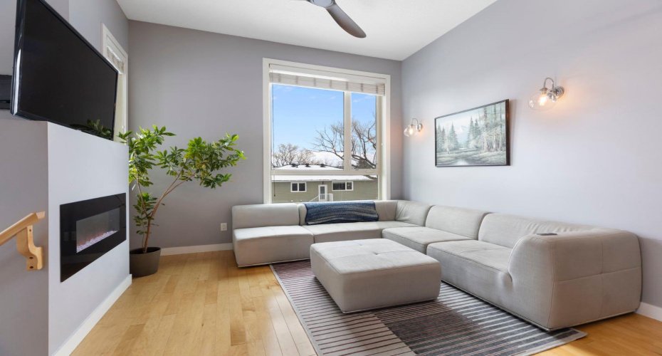 1905 27 Avenue, Calgary, Alberta T2T 1H4, 2 Bedrooms Bedrooms, ,2 BathroomsBathrooms,Residential,For Sale,27,A2294692