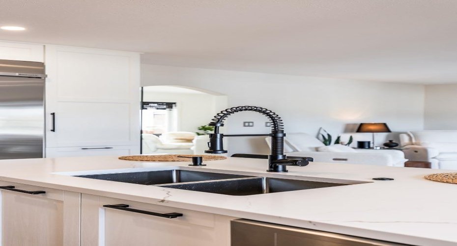 592 Hemingway Crescent, Medicine Hat, Alberta T1C1X4, 4 Bedrooms Bedrooms, ,4 BathroomsBathrooms,Residential,For Sale,Hemingway,A2294703