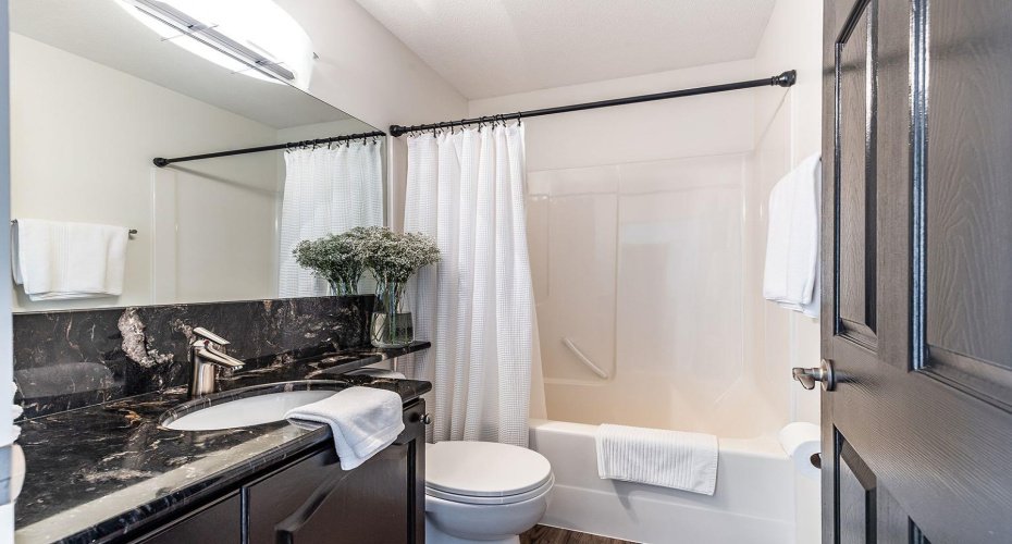 592 Hemingway Crescent, Medicine Hat, Alberta T1C1X4, 4 Bedrooms Bedrooms, ,4 BathroomsBathrooms,Residential,For Sale,Hemingway,A2294703