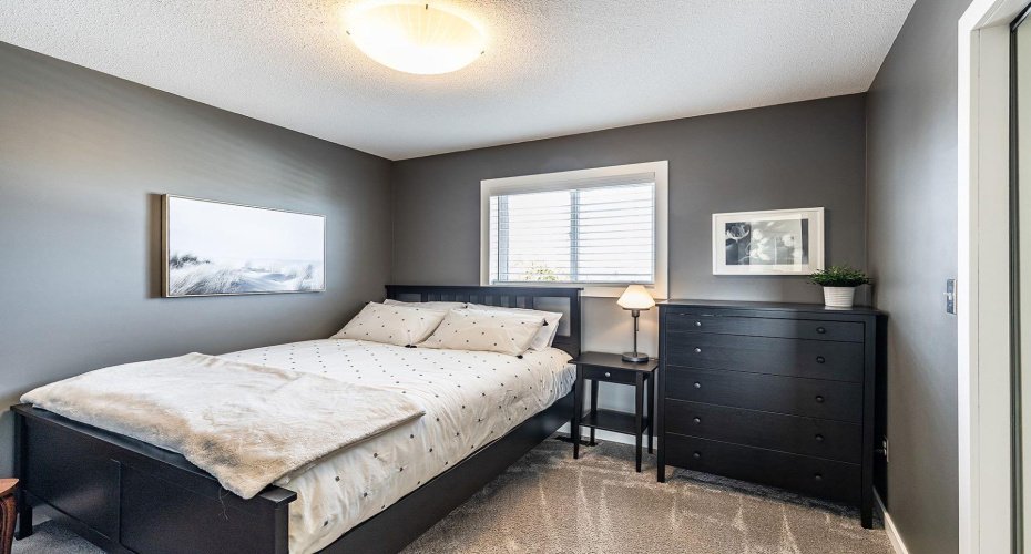 592 Hemingway Crescent, Medicine Hat, Alberta T1C1X4, 4 Bedrooms Bedrooms, ,4 BathroomsBathrooms,Residential,For Sale,Hemingway,A2294703