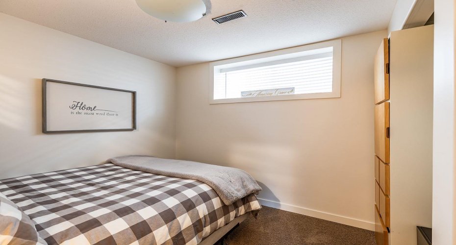 592 Hemingway Crescent, Medicine Hat, Alberta T1C1X4, 4 Bedrooms Bedrooms, ,4 BathroomsBathrooms,Residential,For Sale,Hemingway,A2294703