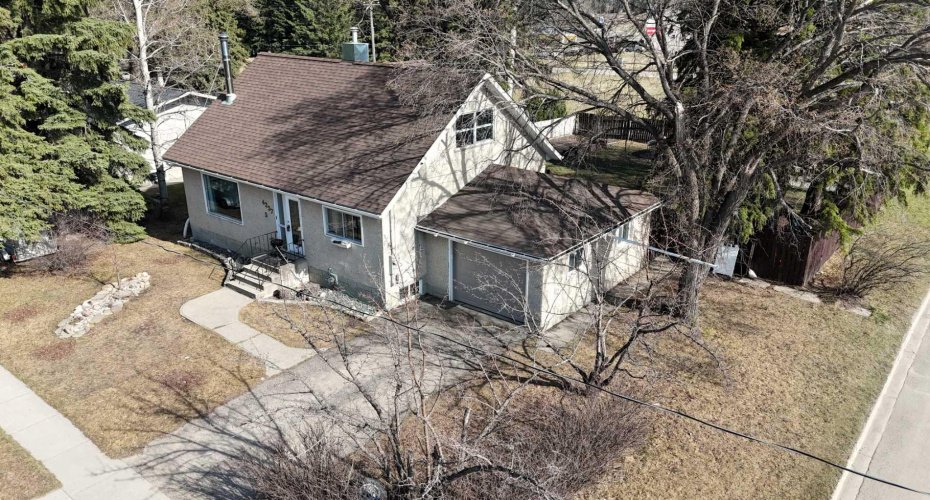 4237 5 Ave, Edson, Alberta T7E 1A5, 4 Bedrooms Bedrooms, ,3 BathroomsBathrooms,Residential,For Sale,5 Ave,A2294707