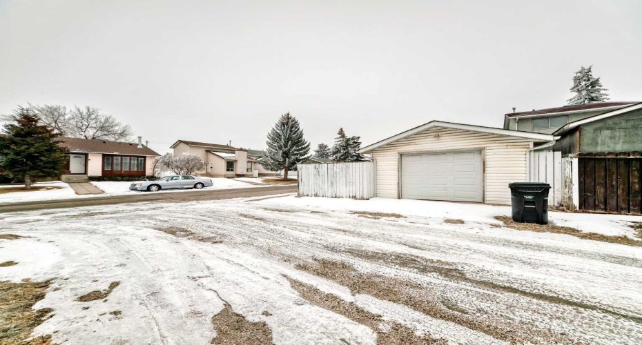 130 Pinemeadow Road, Calgary, Alberta T1Y 4N9, 5 Bedrooms Bedrooms, ,2 BathroomsBathrooms,Residential,For Sale,Pinemeadow,A2290921