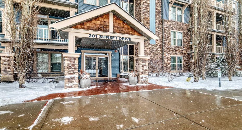 201 Sunset Drive, Cochrane, Alberta T4C 0H5, 1 Bedroom Bedrooms, ,1 BathroomBathrooms,Residential,For Sale,Sunset,A2292564