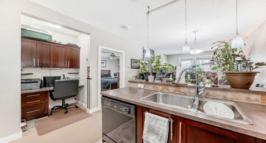 201 Sunset Drive, Cochrane, Alberta T4C 0H5, 1 Bedroom Bedrooms, ,1 BathroomBathrooms,Residential,For Sale,Sunset,A2292564