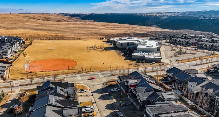 12 Sunrise View, Cochrane, Alberta T4C 0W3, 4 Bedrooms Bedrooms, ,4 BathroomsBathrooms,Residential,For Sale,Sunrise,A2295379