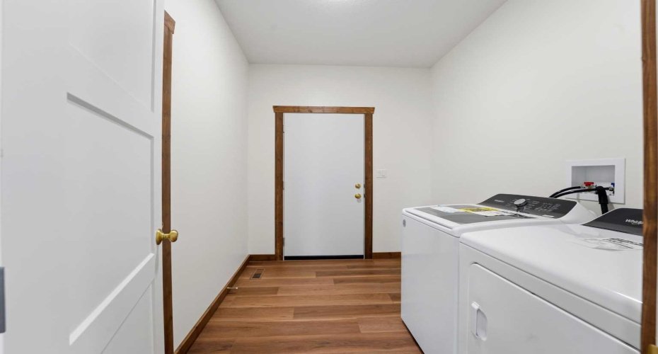 5123 55 Street Close, Eckville, Alberta T0M 0X0, 3 Bedrooms Bedrooms, ,2 BathroomsBathrooms,Residential,For Sale,55,A2295408