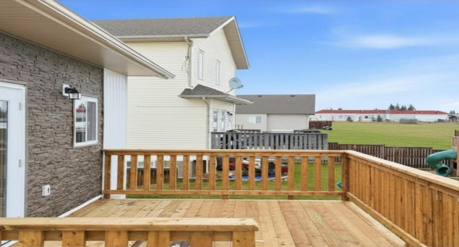 5123 55 Street Close, Eckville, Alberta T0M 0X0, 3 Bedrooms Bedrooms, ,2 BathroomsBathrooms,Residential,For Sale,55,A2295408