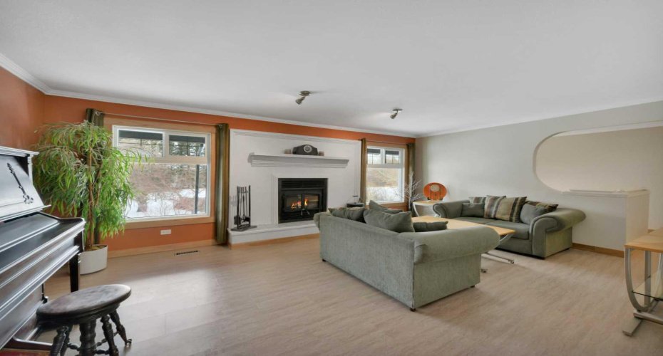 27137 Highway 42, Rural Red Deer County, Alberta T0M 1R0, 4 Bedrooms Bedrooms, ,3 BathroomsBathrooms,Residential,For Sale,Highway 42,A2293336