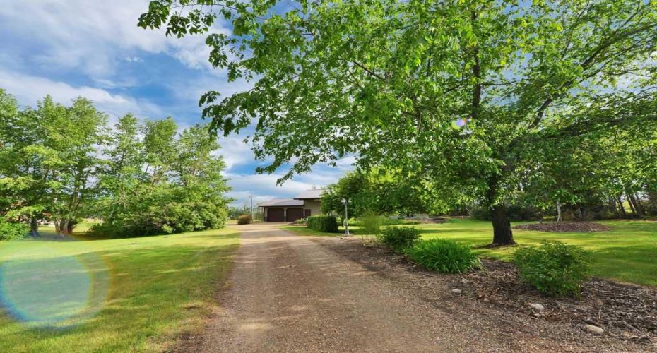 27137 Highway 42, Rural Red Deer County, Alberta T0M 1R0, 4 Bedrooms Bedrooms, ,3 BathroomsBathrooms,Residential,For Sale,Highway 42,A2293336