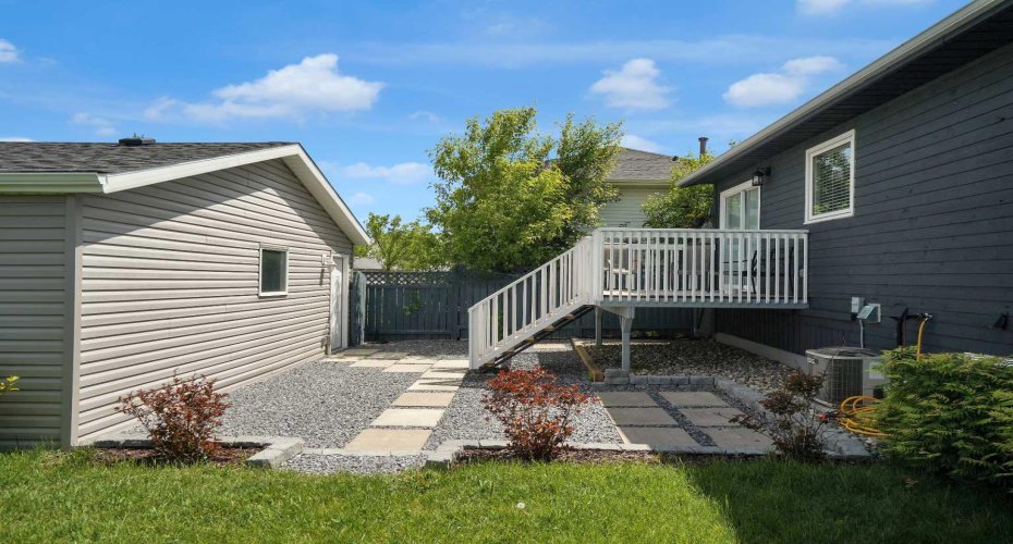 1312 10 Avenue, High River, Alberta T1V 1L4, 5 Bedrooms Bedrooms, ,2 BathroomsBathrooms,Residential,For Sale,10,A2294193