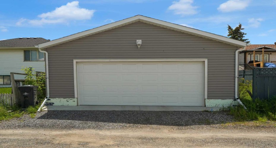 1312 10 Avenue, High River, Alberta T1V 1L4, 5 Bedrooms Bedrooms, ,2 BathroomsBathrooms,Residential,For Sale,10,A2294193