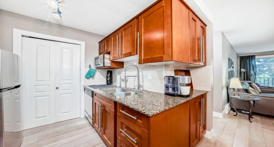 6400 Coach Hill Road, Calgary, Alberta T3H 1B8, 1 Bedroom Bedrooms, ,1 BathroomBathrooms,Residential,For Sale,Coach Hill,A2295199