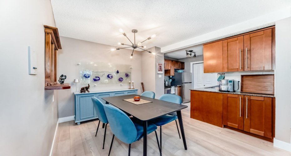 6400 Coach Hill Road, Calgary, Alberta T3H 1B8, 1 Bedroom Bedrooms, ,1 BathroomBathrooms,Residential,For Sale,Coach Hill,A2295199