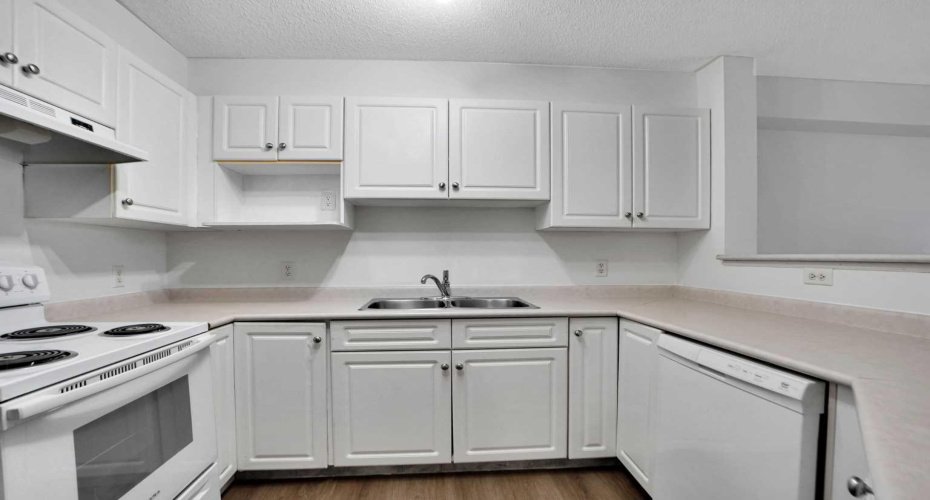 5500 Somervale Court, Calgary, Alberta T2Y4L9, 2 Bedrooms Bedrooms, ,1 BathroomBathrooms,Residential,For Sale,Somervale,A2291263
