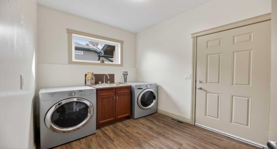 5910 Park Meadows Crescent, Olds, Alberta T4H 1Y2, 4 Bedrooms Bedrooms, ,3 BathroomsBathrooms,Residential,For Sale,Park Meadows,A2294065