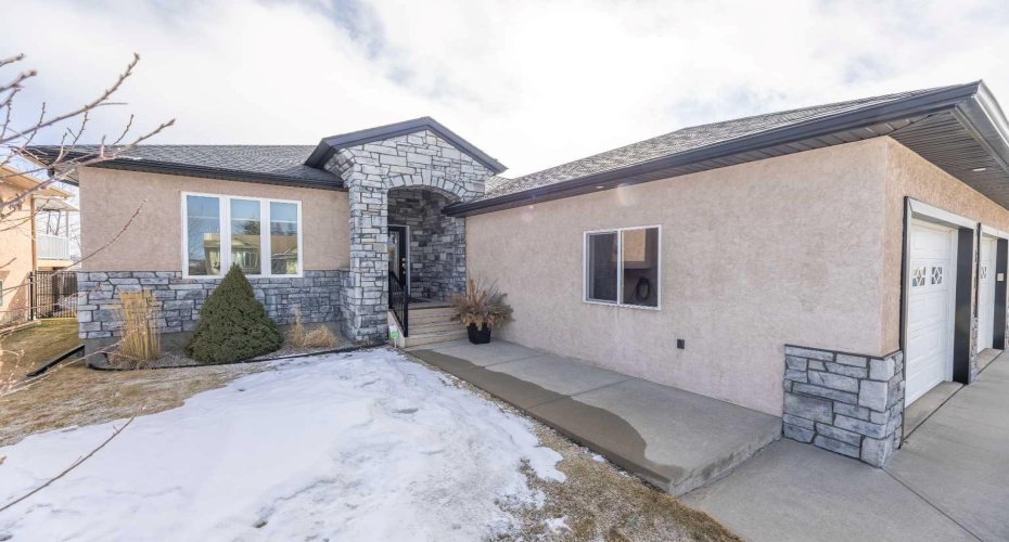 5910 Park Meadows Crescent, Olds, Alberta T4H 1Y2, 4 Bedrooms Bedrooms, ,3 BathroomsBathrooms,Residential,For Sale,Park Meadows,A2294065
