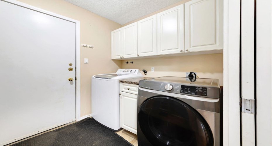 207 3rd Avenue, Neilburg, Saskatchewan S0M 2C0, 5 Bedrooms Bedrooms, ,3 BathroomsBathrooms,Residential,For Sale,3rd,A2294907