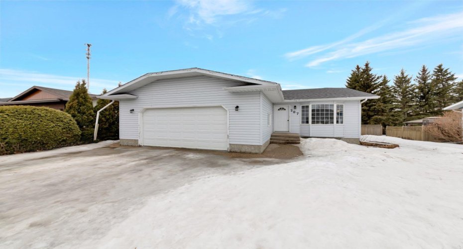 207 3rd Avenue, Neilburg, Saskatchewan S0M 2C0, 5 Bedrooms Bedrooms, ,3 BathroomsBathrooms,Residential,For Sale,3rd,A2294907