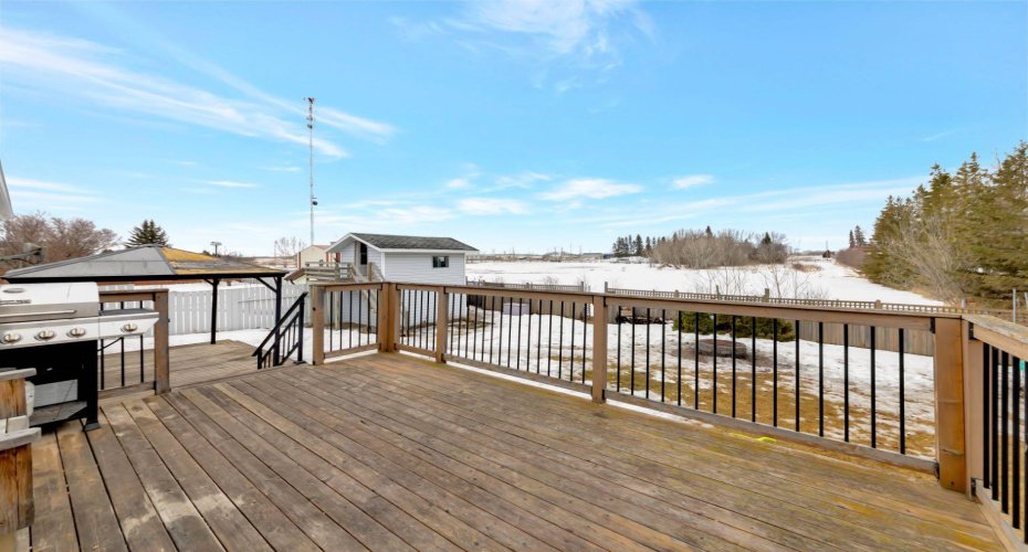 207 3rd Avenue, Neilburg, Saskatchewan S0M 2C0, 5 Bedrooms Bedrooms, ,3 BathroomsBathrooms,Residential,For Sale,3rd,A2294907