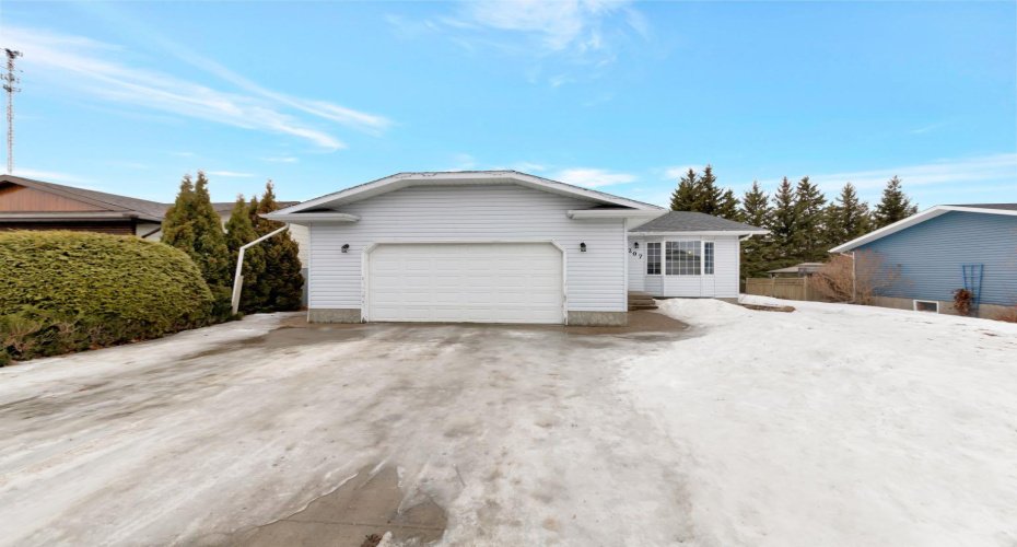 207 3rd Avenue, Neilburg, Saskatchewan S0M 2C0, 5 Bedrooms Bedrooms, ,3 BathroomsBathrooms,Residential,For Sale,3rd,A2294907