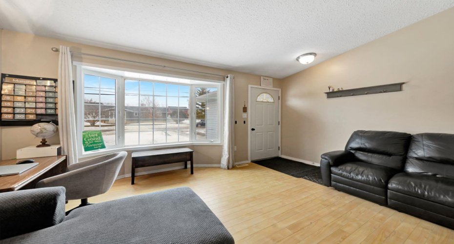 207 3rd Avenue, Neilburg, Saskatchewan S0M 2C0, 5 Bedrooms Bedrooms, ,3 BathroomsBathrooms,Residential,For Sale,3rd,A2294907