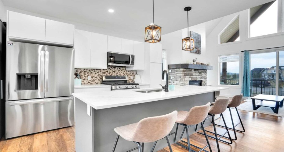 Stainless steel Appliances and Quartz Countertops