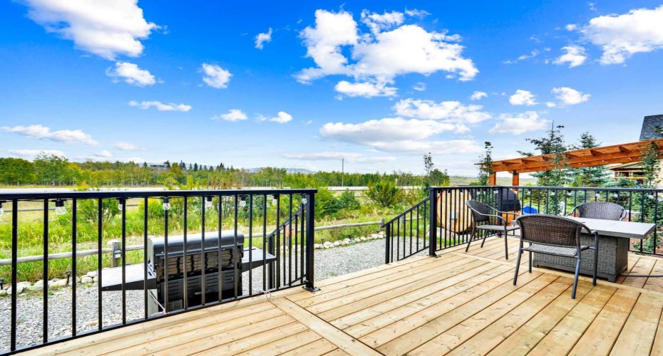 Full-width Back Deck