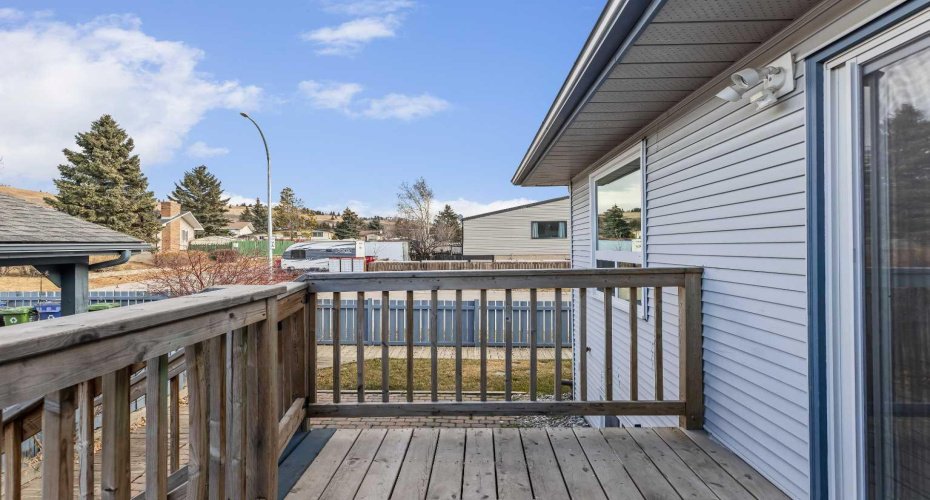 532 First Street Street, Cochrane, Alberta T4C 1C5, 3 Bedrooms Bedrooms, ,2 BathroomsBathrooms,Residential,For Sale,First Street,A2295429