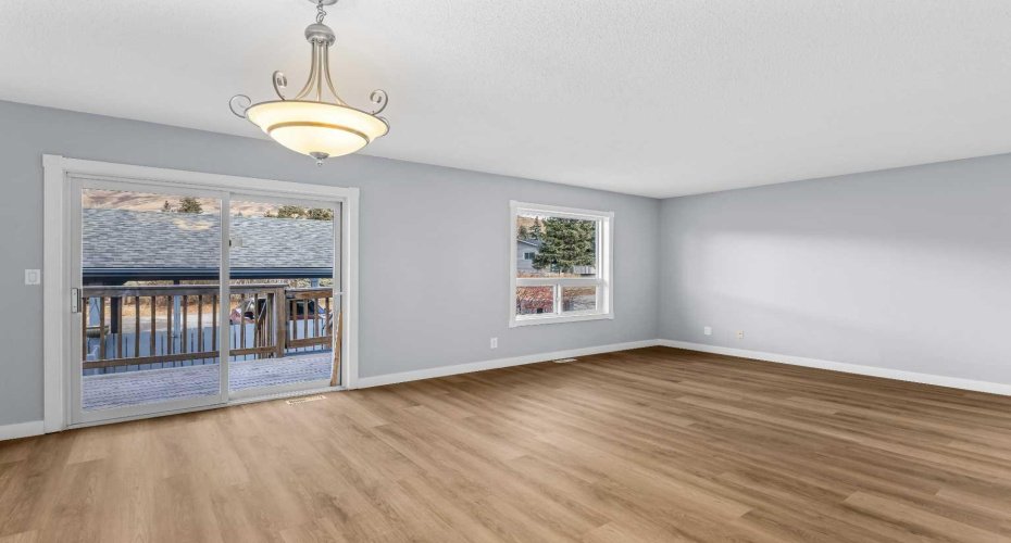 532 First Street Street, Cochrane, Alberta T4C 1C5, 3 Bedrooms Bedrooms, ,2 BathroomsBathrooms,Residential,For Sale,First Street,A2295429