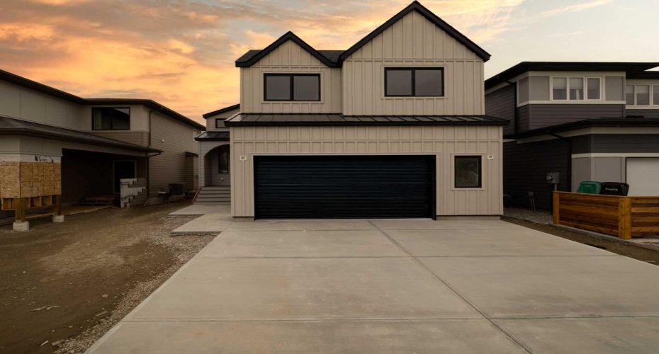 681 Devonia Road, Lethbridge, Alberta T1J 5W3, 5 Bedrooms Bedrooms, ,5 BathroomsBathrooms,Residential,For Sale,Devonia,A2291654