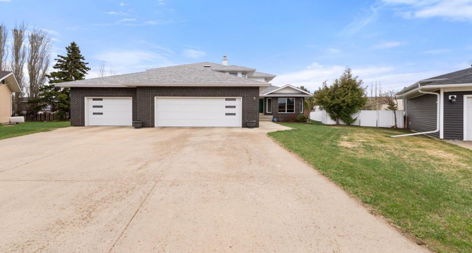 62 Street Close, Stettler, Alberta T0C 2L0, 5 Bedrooms Bedrooms, ,4 BathroomsBathrooms,Residential,For Sale,Street Close,A2292989