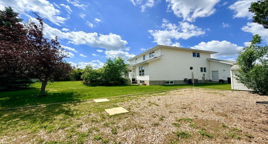 62 Street Close, Stettler, Alberta T0C 2L0, 5 Bedrooms Bedrooms, ,4 BathroomsBathrooms,Residential,For Sale,Street Close,A2292989