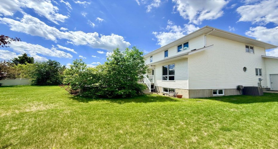 62 Street Close, Stettler, Alberta T0C 2L0, 5 Bedrooms Bedrooms, ,4 BathroomsBathrooms,Residential,For Sale,Street Close,A2292989