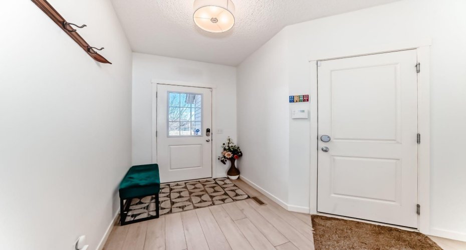 101 Sunset Drive, Cochrane, Alberta T4C 0W8, 3 Bedrooms Bedrooms, ,4 BathroomsBathrooms,Residential,For Sale,Sunset,A2295385