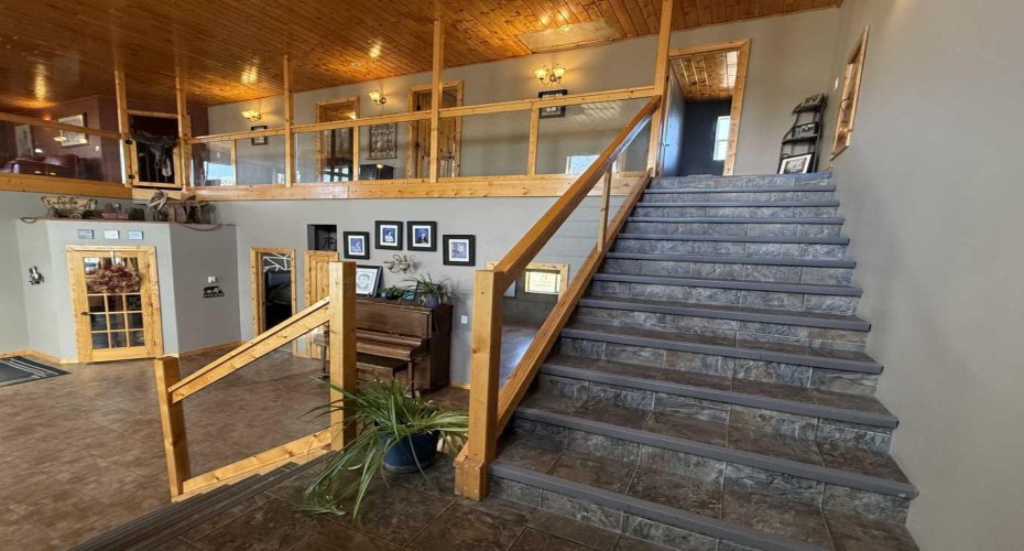 108 5 Avenue, Youngstown, Alberta T0J 3P0, 7 Bedrooms Bedrooms, ,3 BathroomsBathrooms,Residential,For Sale,5,A2295640