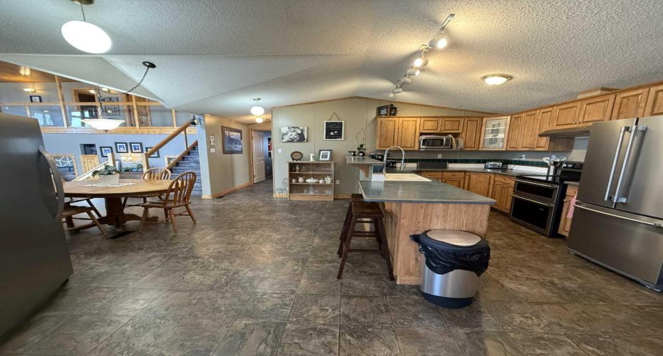 108 5 Avenue, Youngstown, Alberta T0J 3P0, 7 Bedrooms Bedrooms, ,3 BathroomsBathrooms,Residential,For Sale,5,A2295640