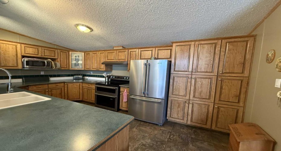 108 5 Avenue, Youngstown, Alberta T0J 3P0, 7 Bedrooms Bedrooms, ,3 BathroomsBathrooms,Residential,For Sale,5,A2295640