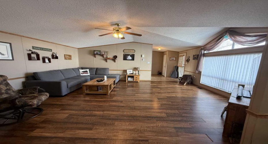 108 5 Avenue, Youngstown, Alberta T0J 3P0, 7 Bedrooms Bedrooms, ,3 BathroomsBathrooms,Residential,For Sale,5,A2295640