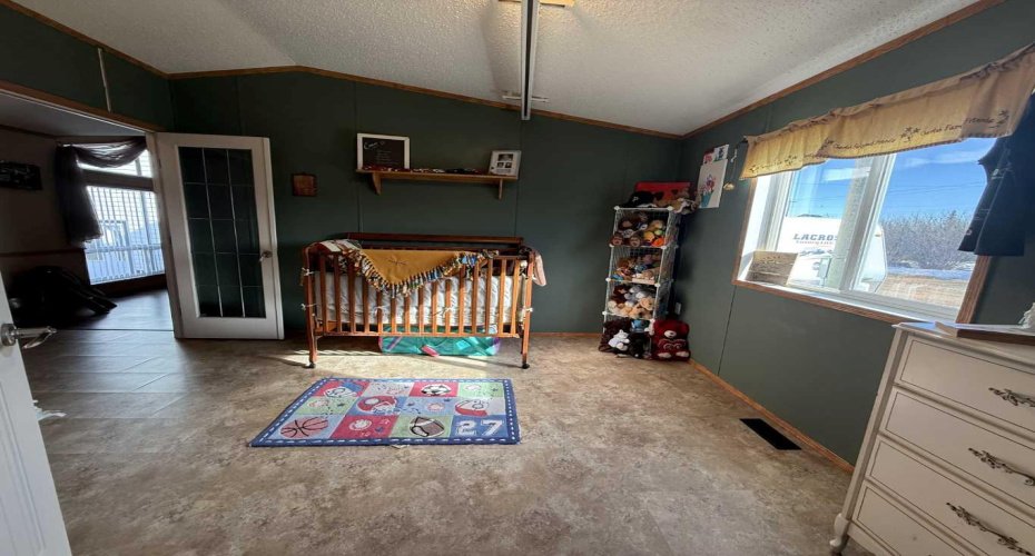 108 5 Avenue, Youngstown, Alberta T0J 3P0, 7 Bedrooms Bedrooms, ,3 BathroomsBathrooms,Residential,For Sale,5,A2295640