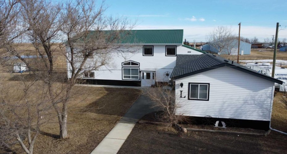 108 5 Avenue, Youngstown, Alberta T0J 3P0, 7 Bedrooms Bedrooms, ,3 BathroomsBathrooms,Residential,For Sale,5,A2295640