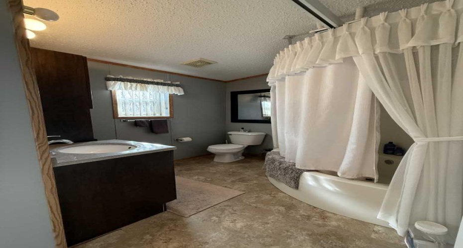 108 5 Avenue, Youngstown, Alberta T0J 3P0, 7 Bedrooms Bedrooms, ,3 BathroomsBathrooms,Residential,For Sale,5,A2295640