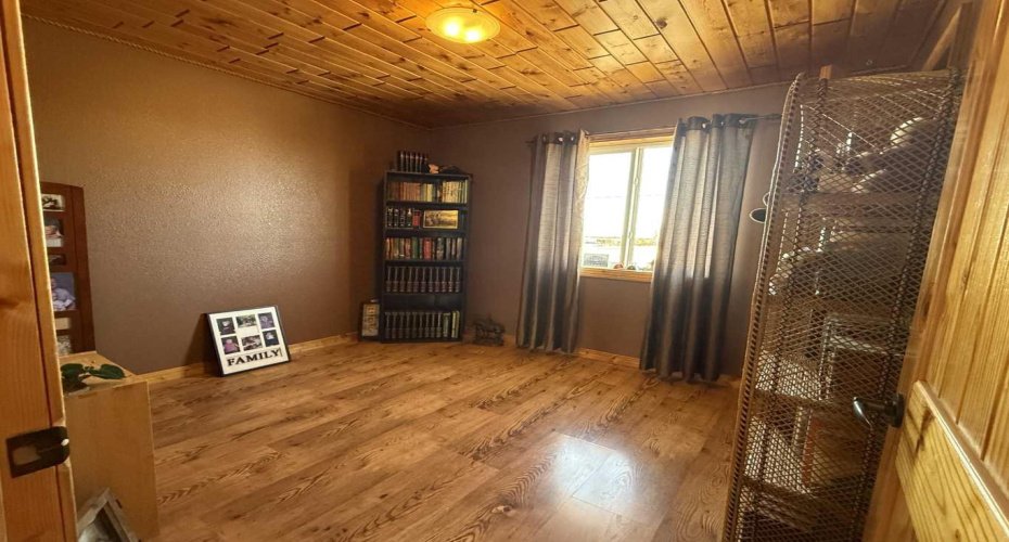 108 5 Avenue, Youngstown, Alberta T0J 3P0, 7 Bedrooms Bedrooms, ,3 BathroomsBathrooms,Residential,For Sale,5,A2295640