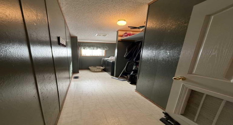 108 5 Avenue, Youngstown, Alberta T0J 3P0, 7 Bedrooms Bedrooms, ,3 BathroomsBathrooms,Residential,For Sale,5,A2295640